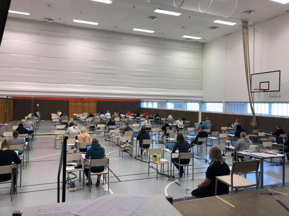 Kuva on koristekuva. Kuvassa menossa yo-kirjoitukset.