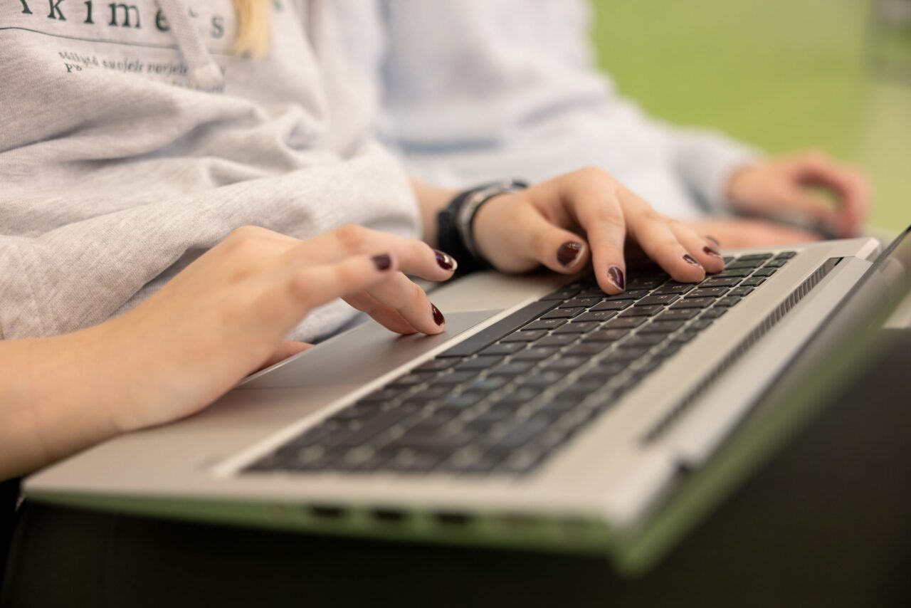 Kuva on koristekuva. Läppäri kuvassa.