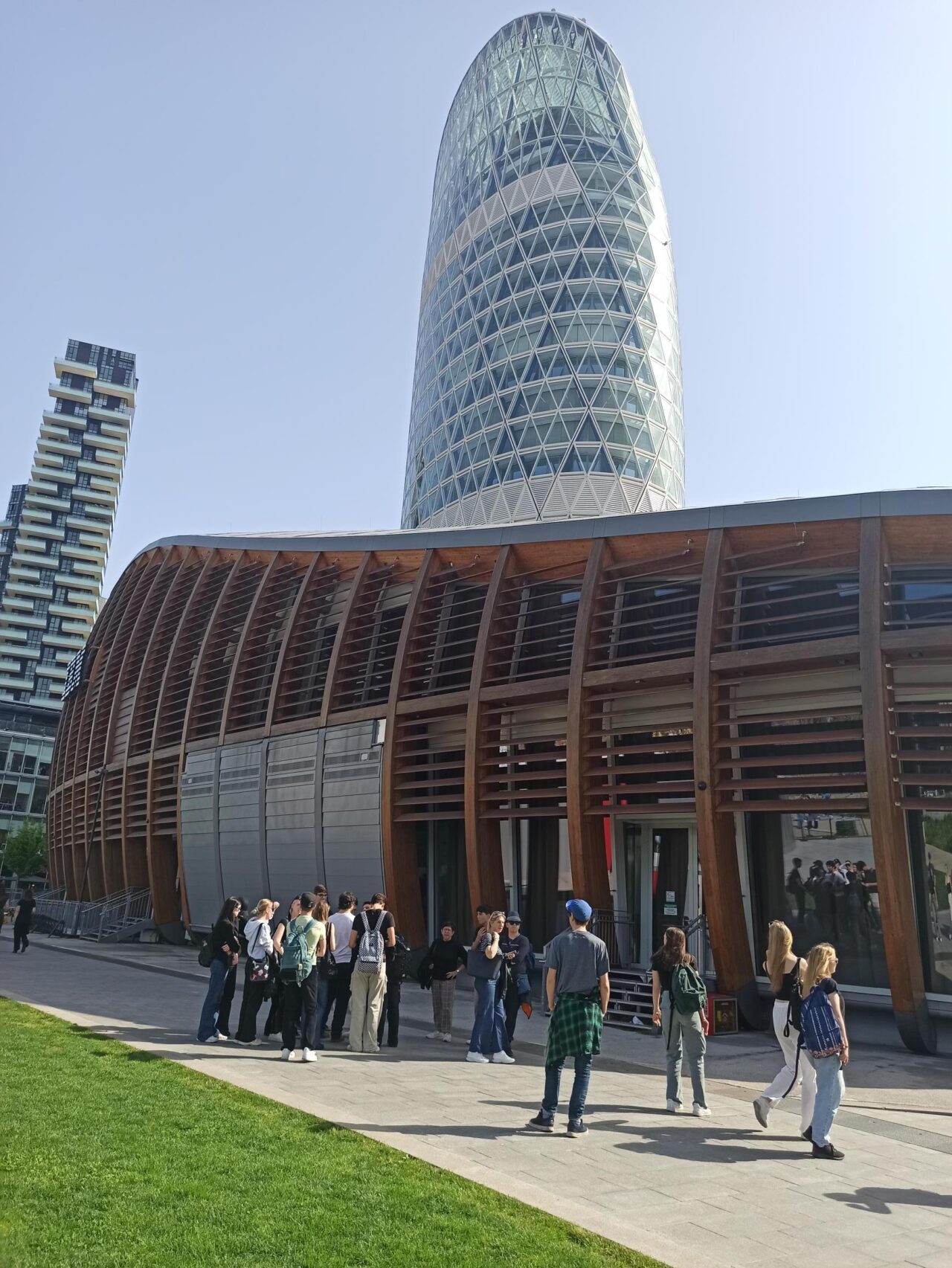 Kuva on koristekuva. Kuvassa jokin moderni rakennus Italiassa.